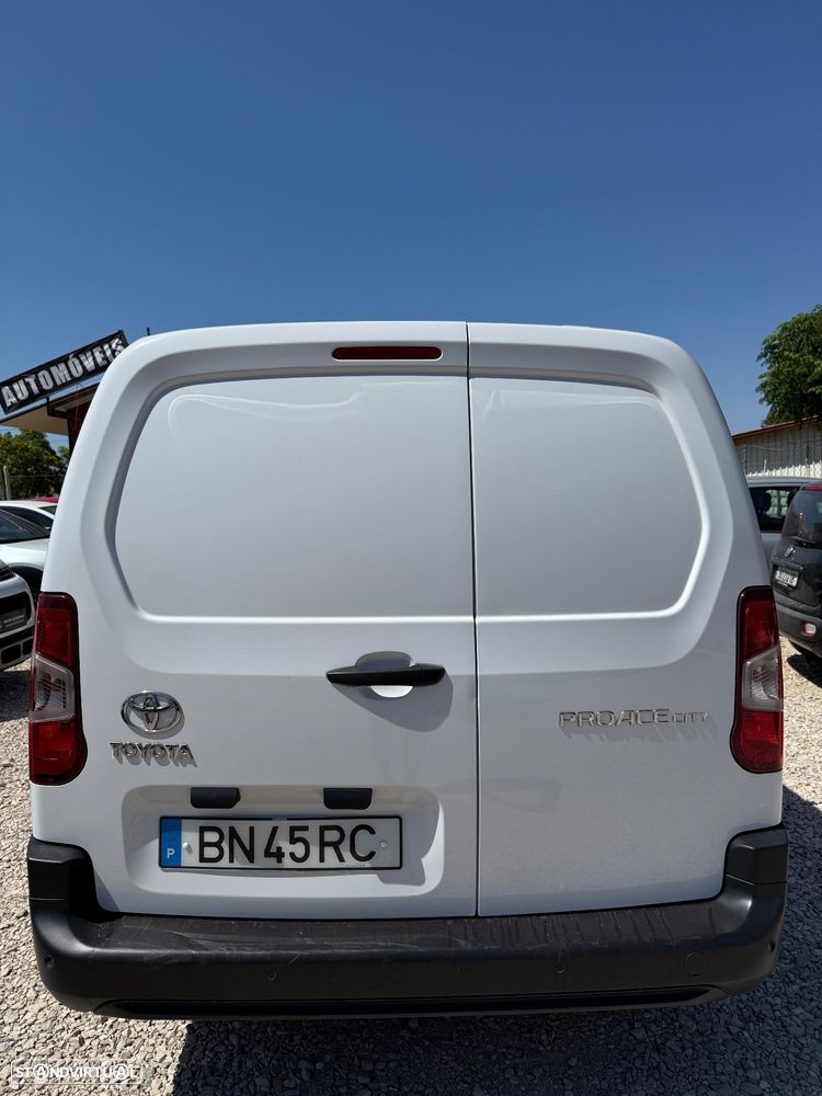 Toyota Proace City 1.5 D-4D 102cv L2 3 Lugares 2024 - 9