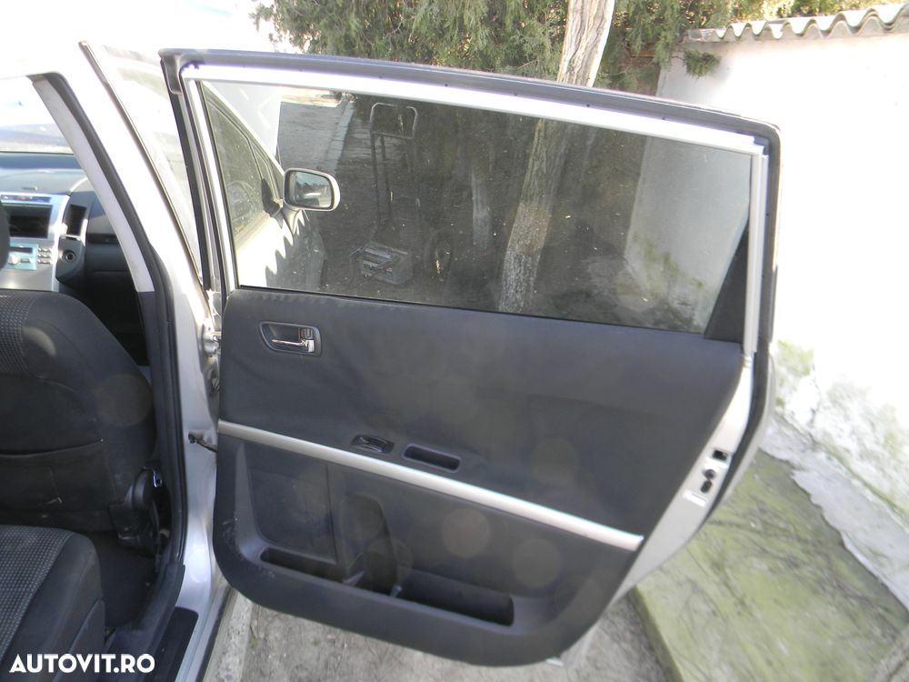 Dezmembrari  Toyota COROLLA verso  2004  > 2009 2.2 D-4D Motorina - 32