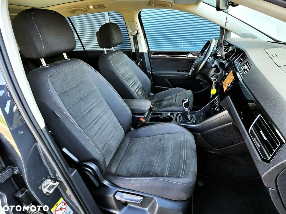Volkswagen Touran - 28