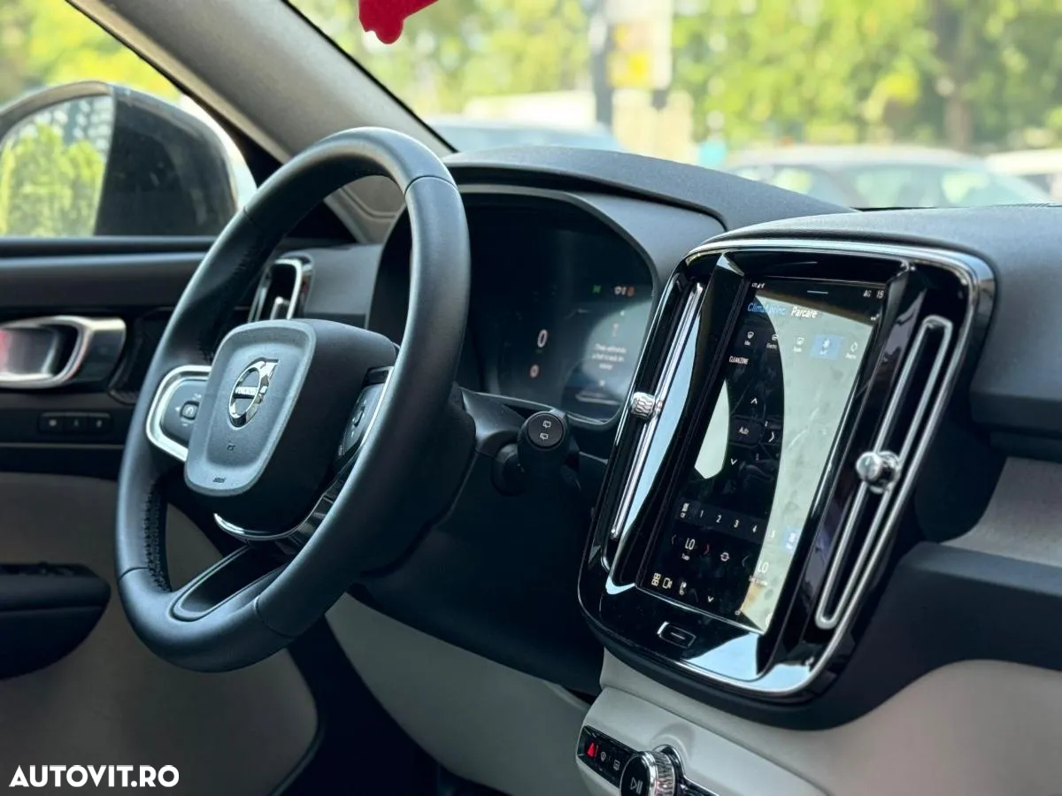 Volvo XC 40 B4 AT8 Mild Hybrid Momentum Pro - 24