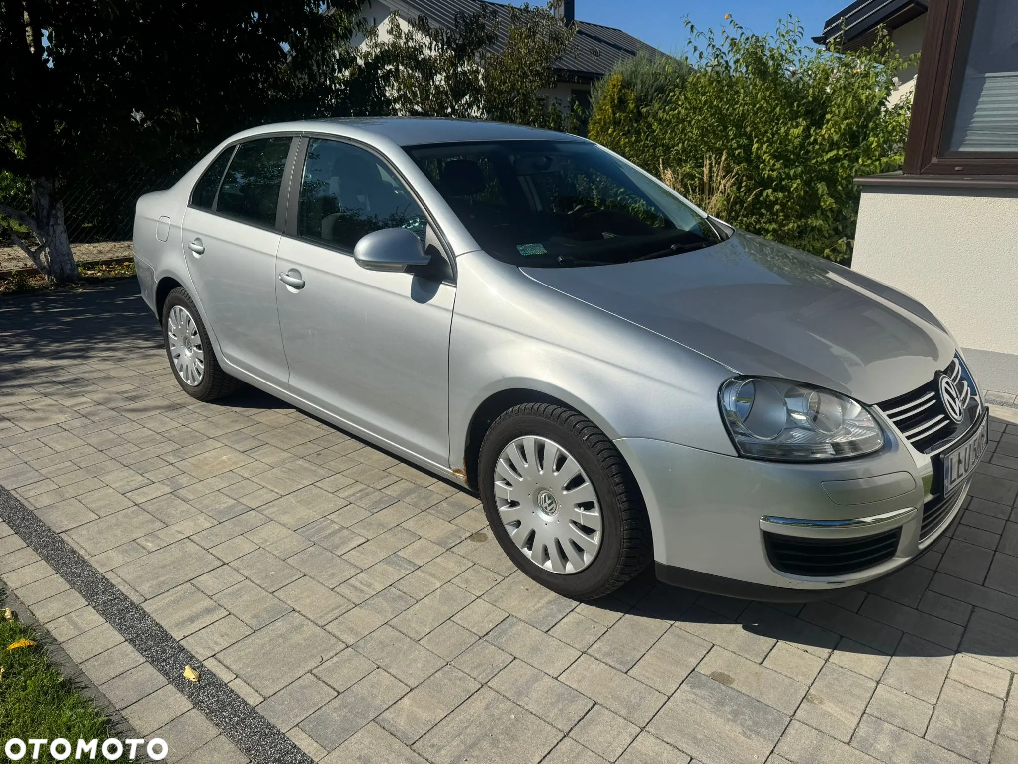 Volkswagen Jetta - 2