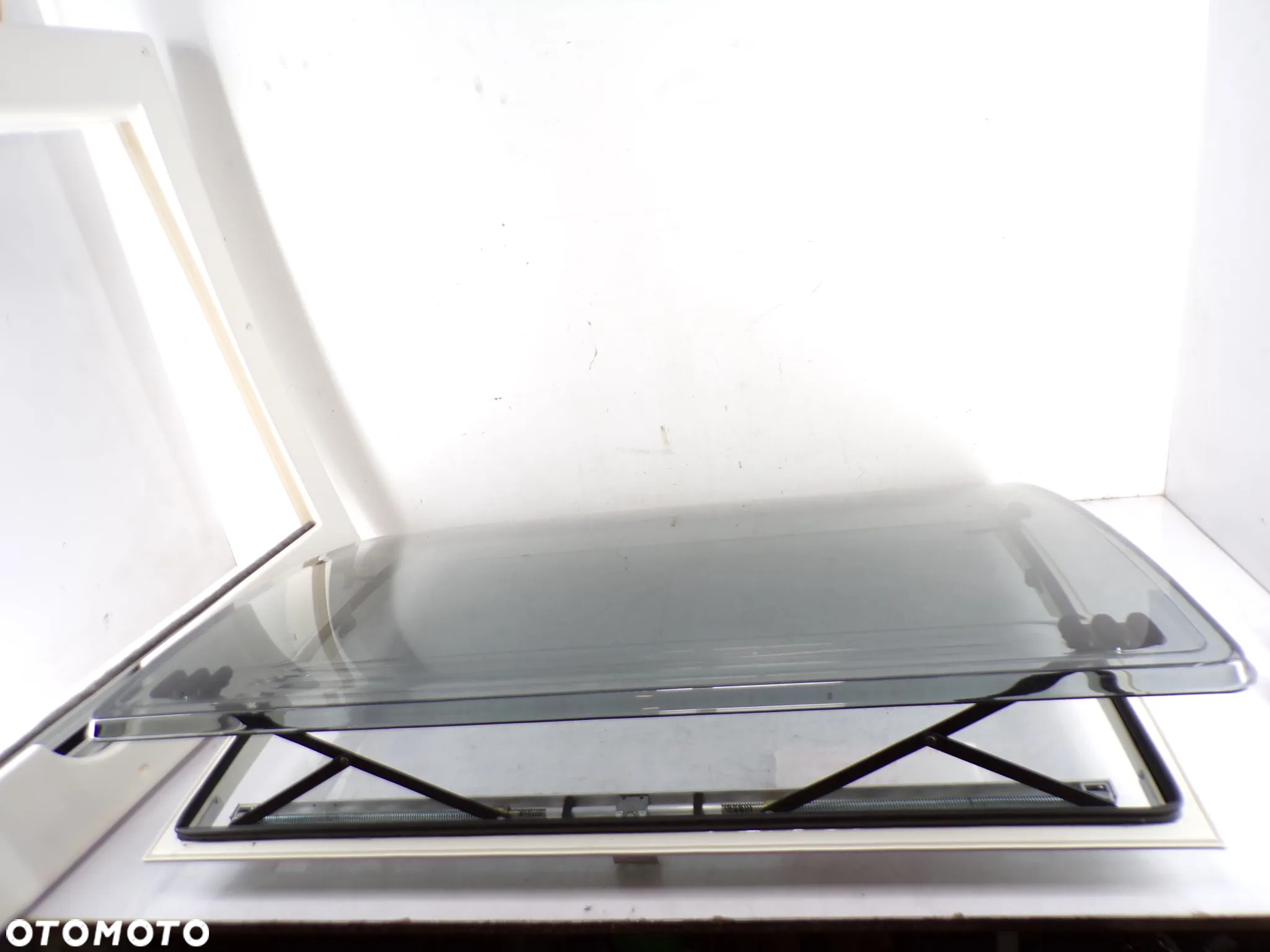 Okno dachowe kamper Chausson Dometic SkyView dach panorama - 10