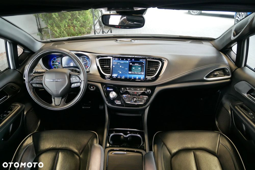 Chrysler Pacifica - 16