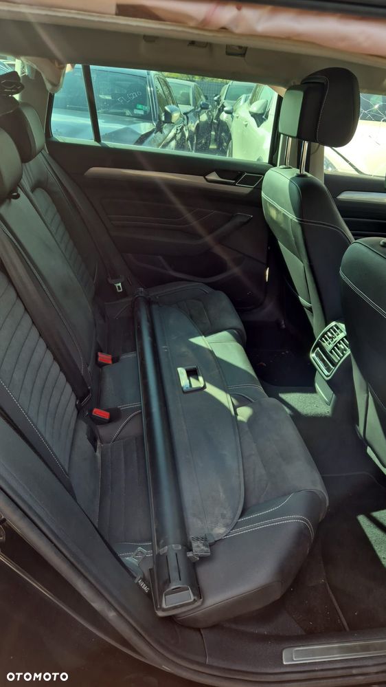 Volkswagen Passat - 12