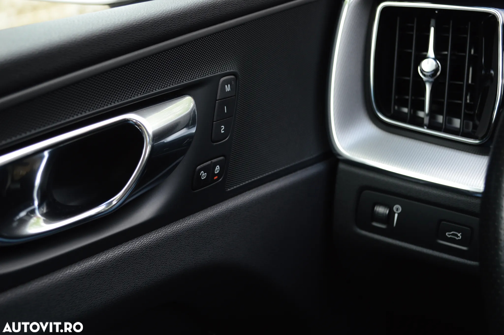 Volvo XC 60 T5 AWD Geartronic RDesign - 40