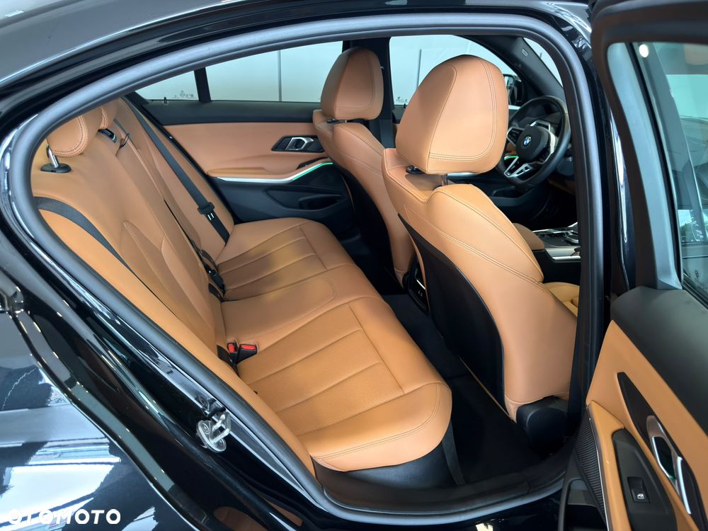 BMW Seria 3 318i M Sport - 23
