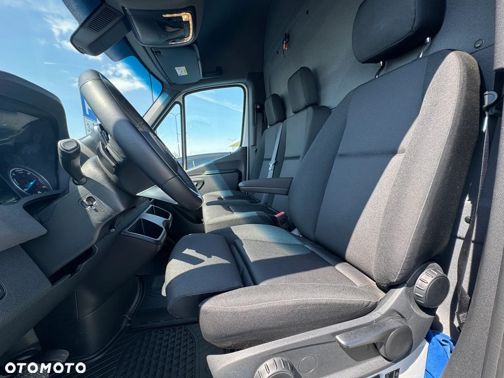 Mercedes-Benz eSprinter - 12