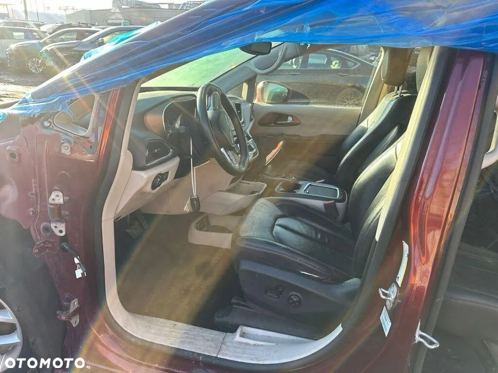 Chrysler Pacifica - 23