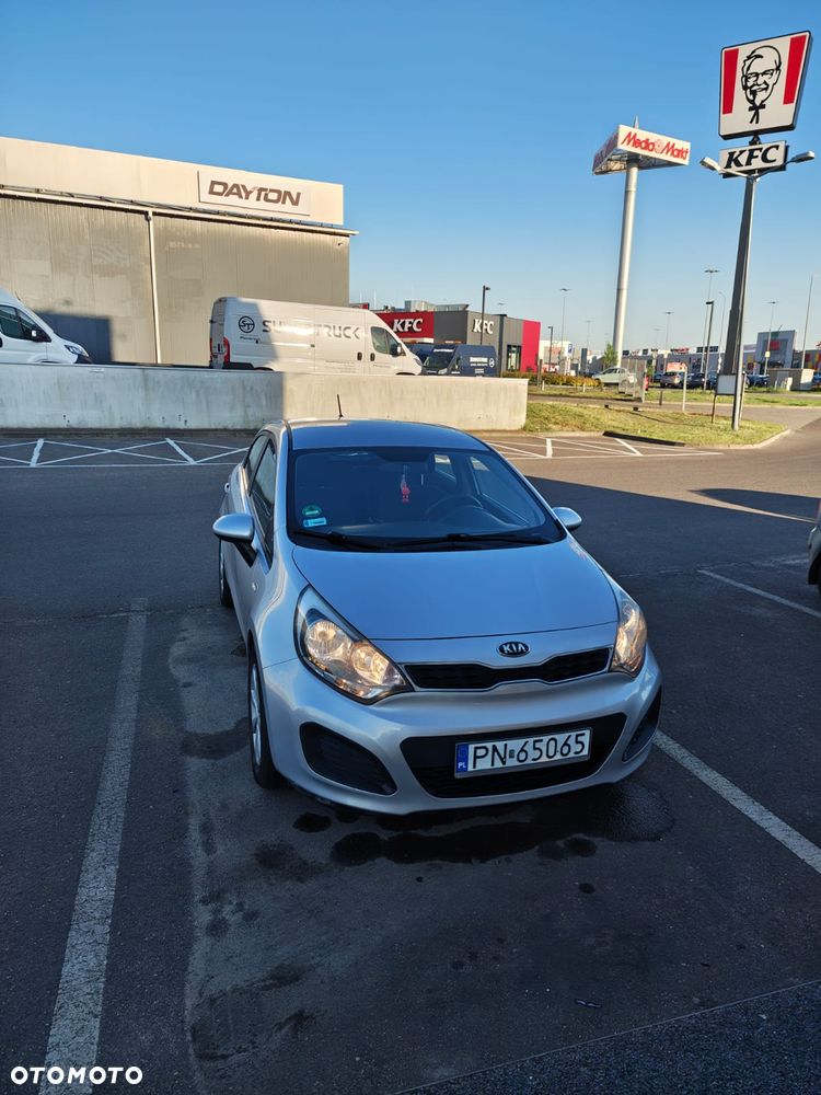 Kia Rio 1.2 L - 5