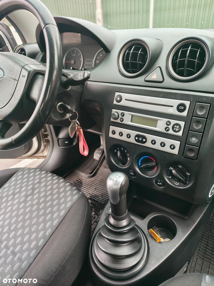 Ford Fiesta - 10