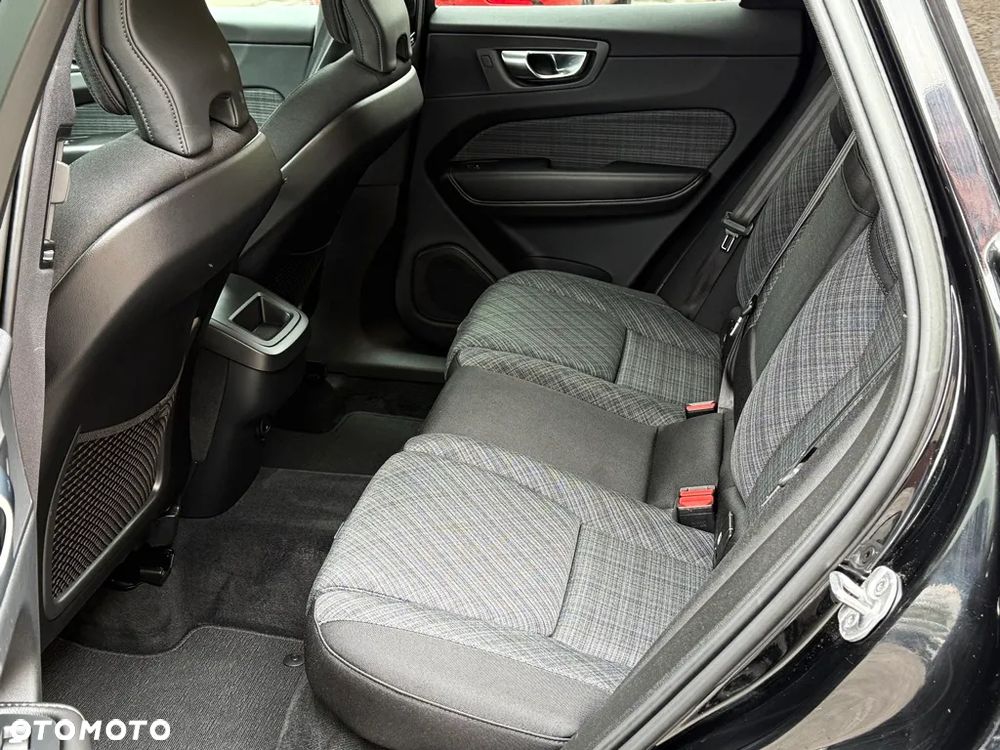 Volvo XC 60 B4 D Geartronic Momentum Pro - 34