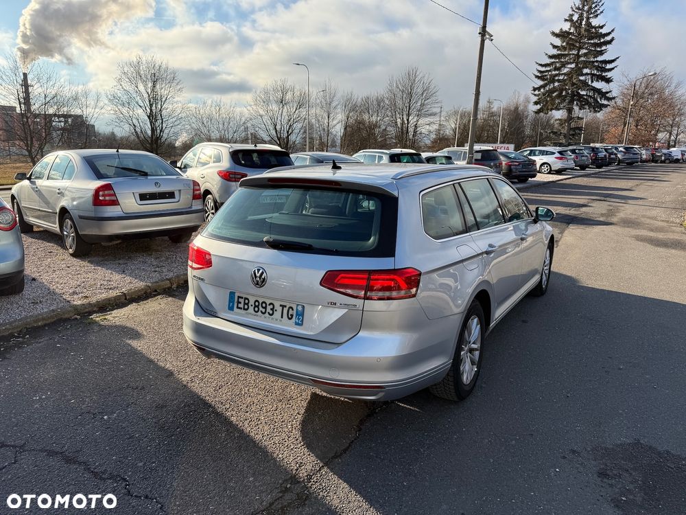 Volkswagen Passat ver-variant-1-6-tdi-scr-dsg-comfortline - 11