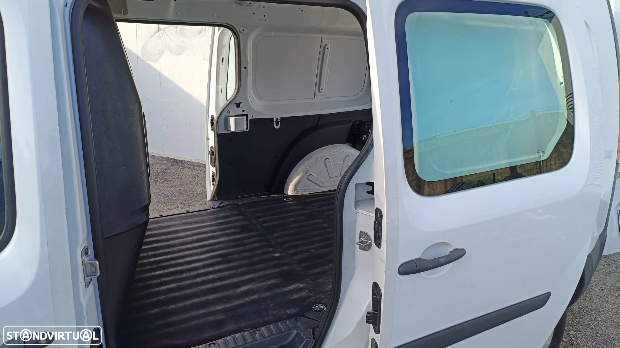 Renault Reneault Kangoo Z.E. Maxi IVA Dedutível - 6