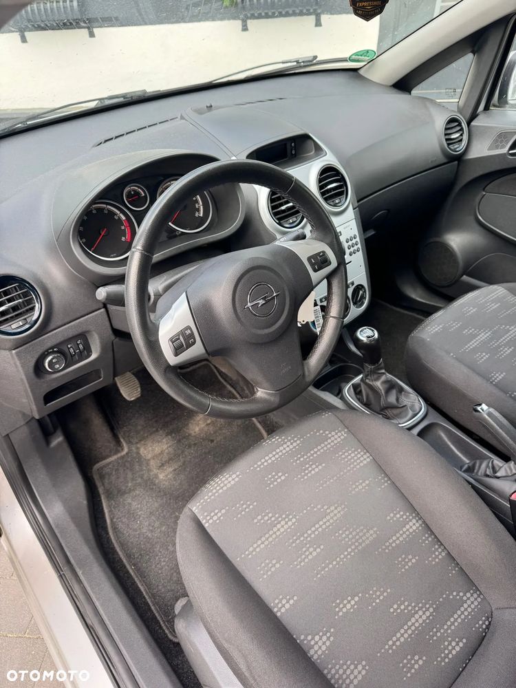 Opel Corsa 1.2 16V Cosmo - 10