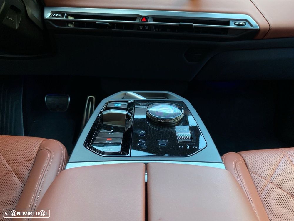 BMW iX xDrive 45 Pack Desportivo - 16