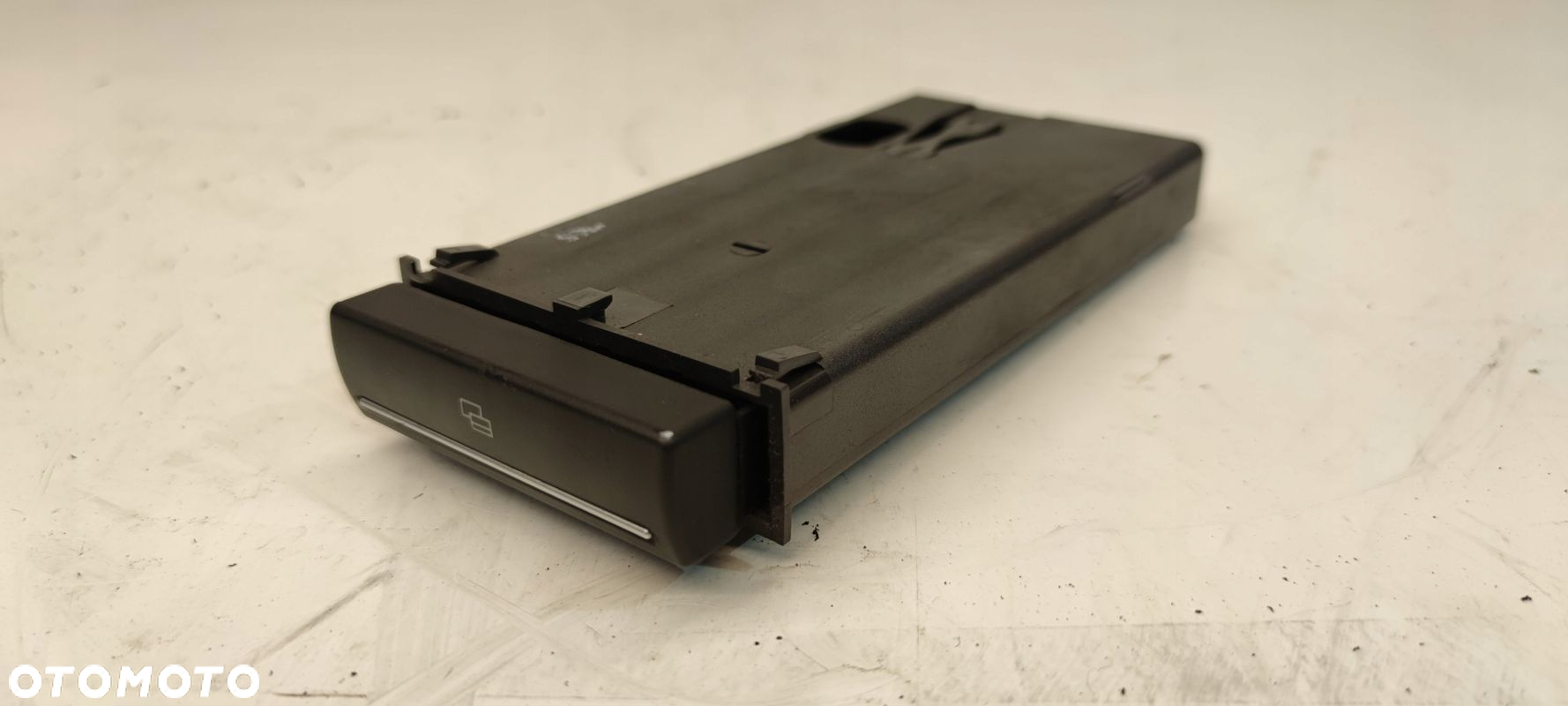 WIZYTOWNIK SZUFLADKA AUDI A3 8P LIFT 8P0941561D - 2
