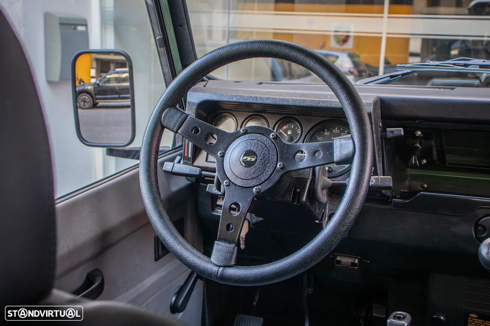 Land Rover Defender 90 2.5 TD5 Metal Top - 11