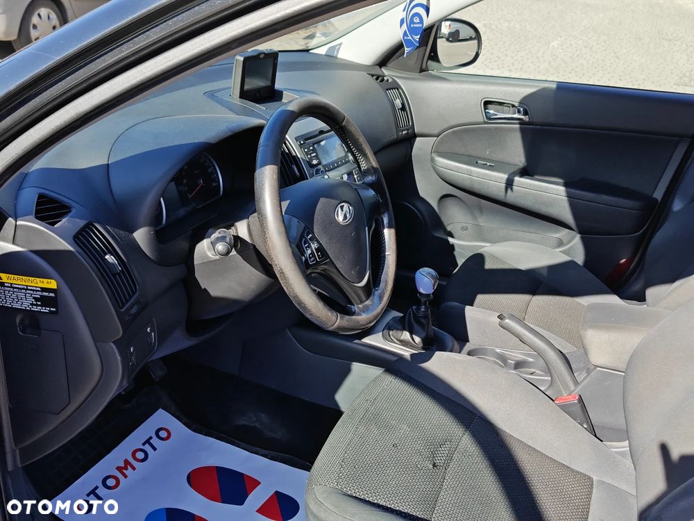Hyundai i30 1.6 Seasons - 10