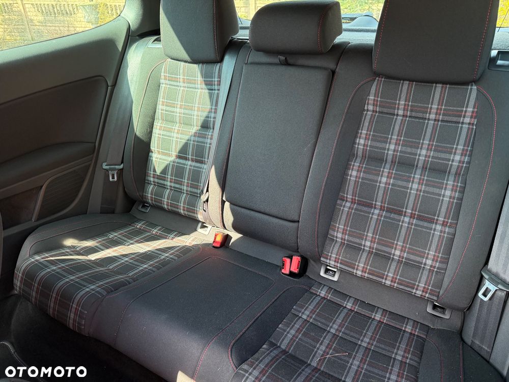 Volkswagen Golf 2.0 GTI adidas - 25