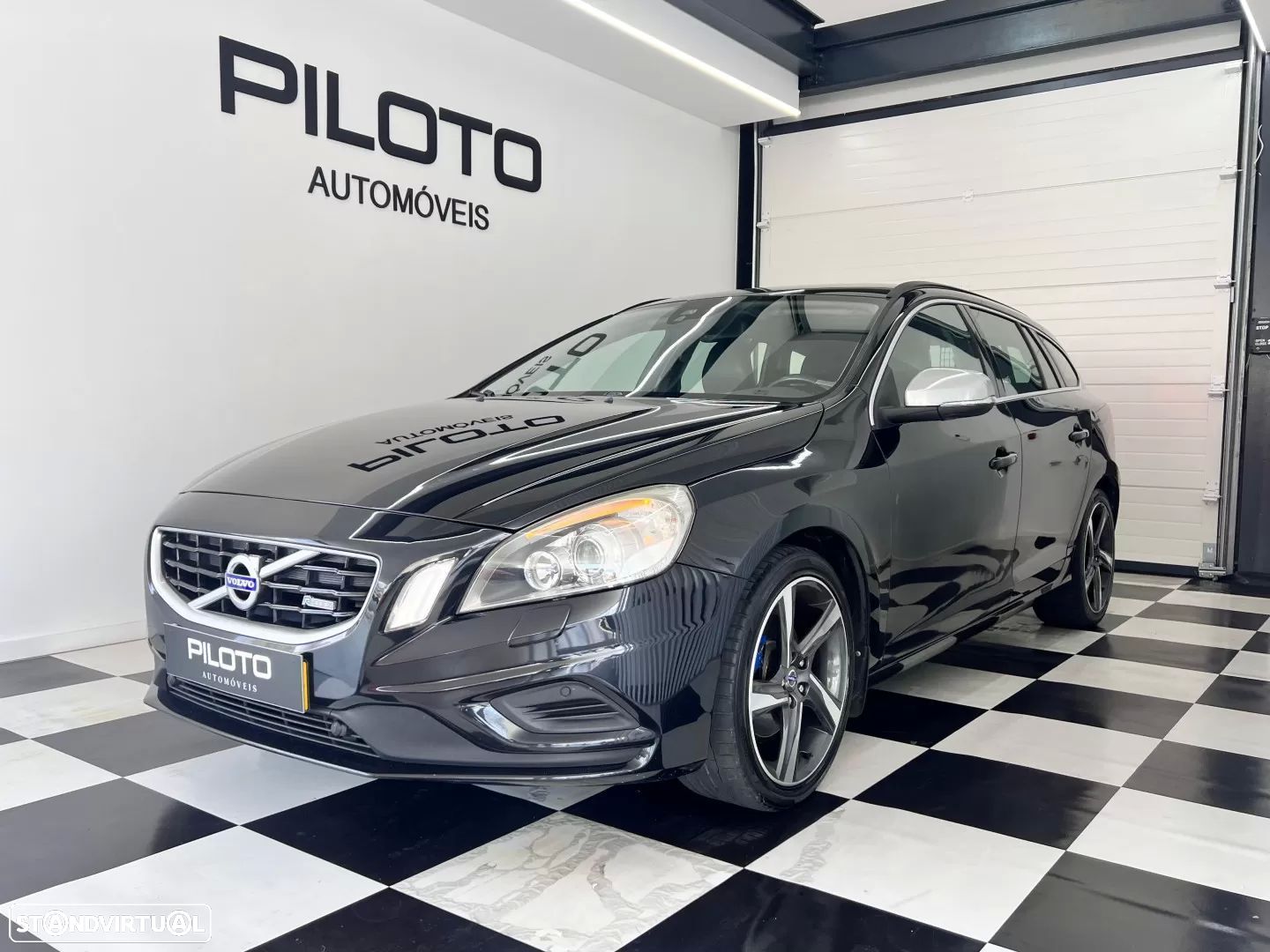 Volvo V60 2.0 D3 R-Design Start/Stop - 1