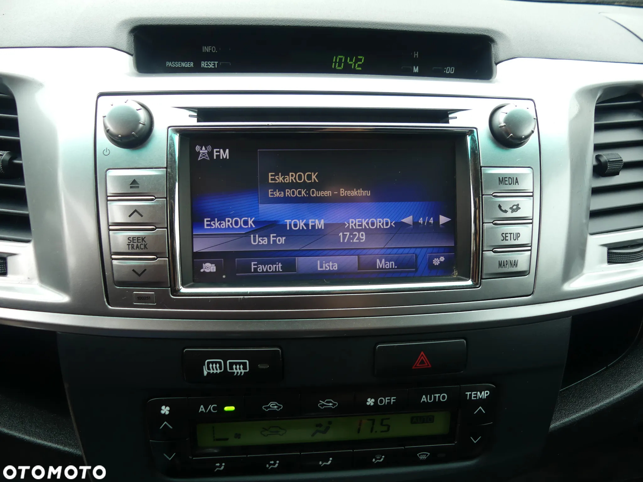 Toyota Hilux 4x4 Double Cab Autm Executive - 18