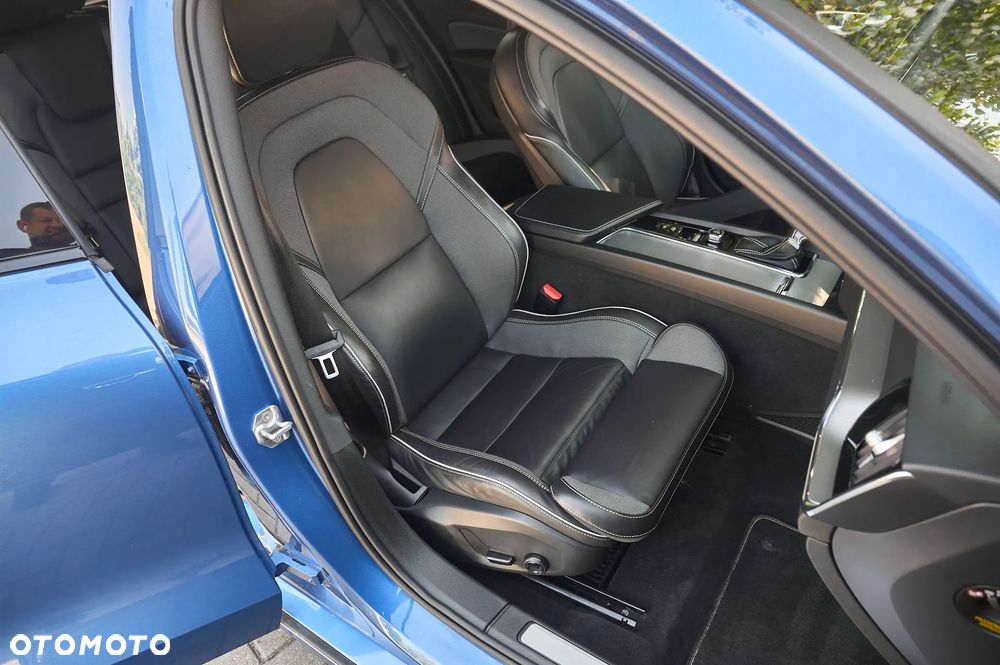 Volvo V60 D4 AWD Geartronic R-Design - 35