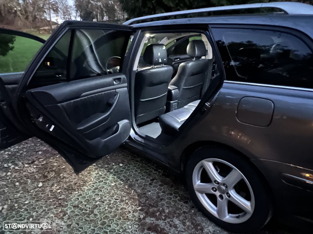 Toyota Avensis SW 2.2 D-4D - 6