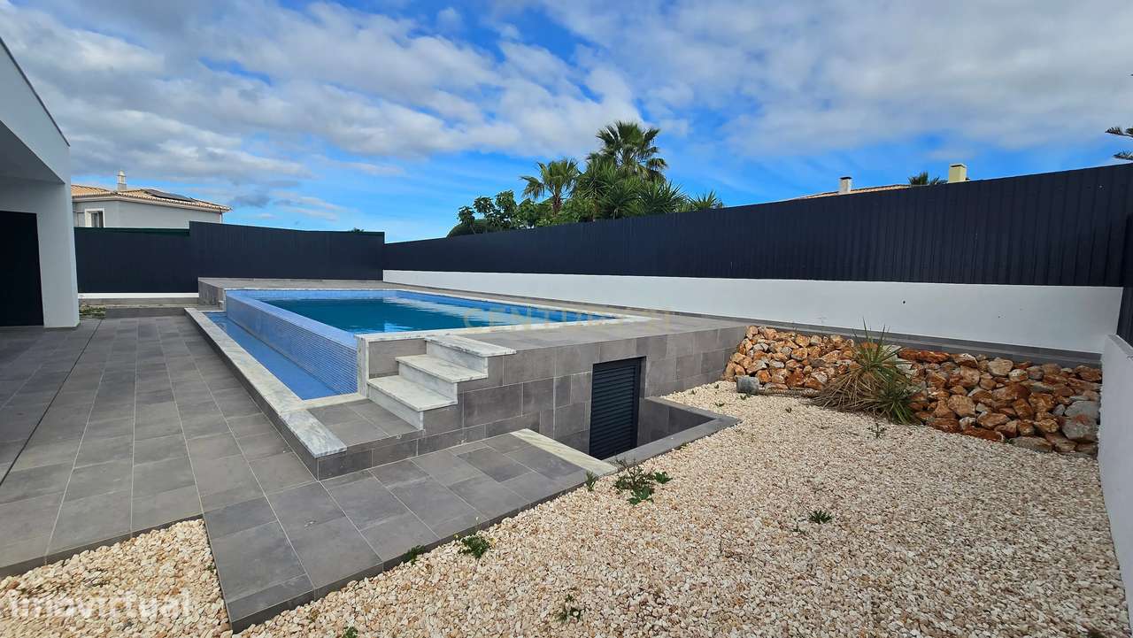 Luxuosa Moradia Nova em Monte Canelas, Portimão - Grande imagem: 2/23