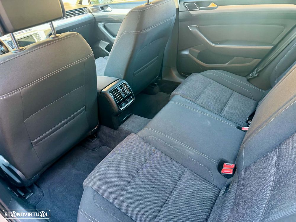 VW Passat 2.0 TDI Confortline - 14