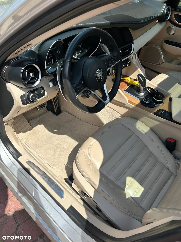 Alfa Romeo Giulia 2.0 Turbo 16V AT8-Q4 Ti - 12