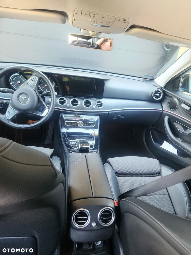 Mercedes-Benz Klasa E 220 d 4-Matic 9G-TRONIC - 6