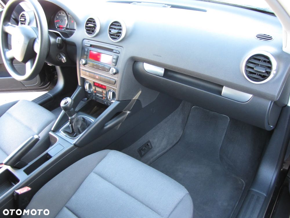 Audi A3 Sportback 1.6 Ambiente - 15