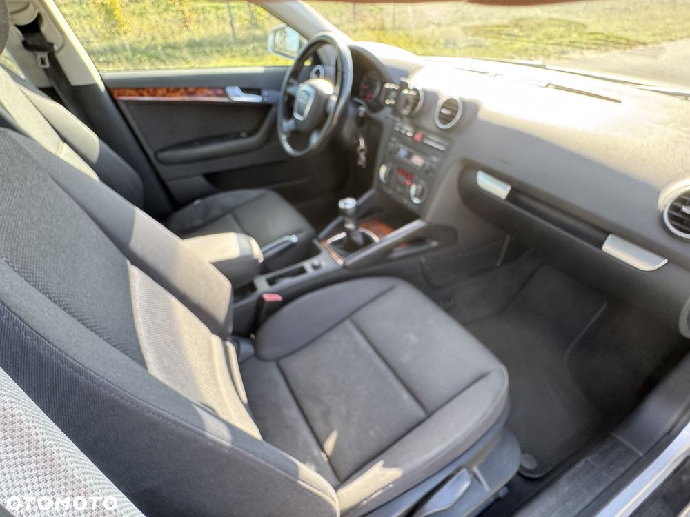 Audi A3 Sportback 1.6 FSI Ambiente - 8