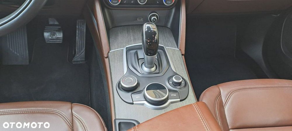 Alfa Romeo Stelvio 2.2 JTDM Veloce Q4 - 14