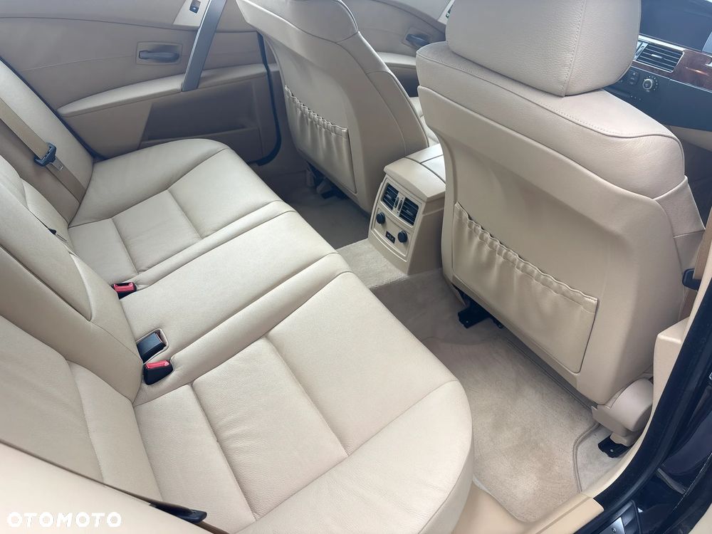 BMW Seria 5 525xi - 26