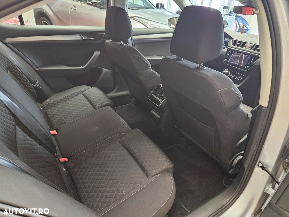 Skoda Superb 2.0 TDI DSG Ambition - 17