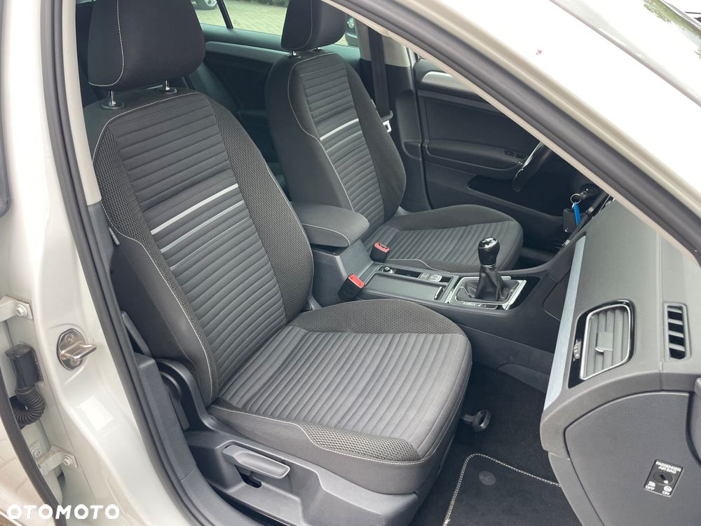 Volkswagen Golf 1.6 TDI BlueMotion Technology Cup - 16