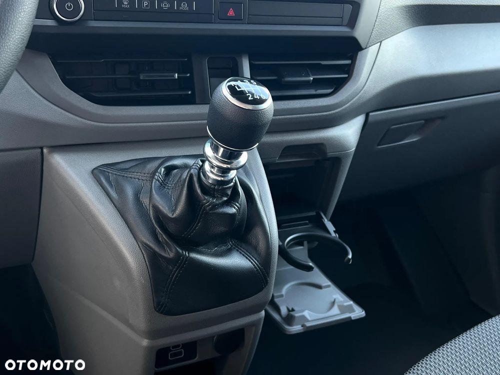 Volkswagen Transporter T7 - 12