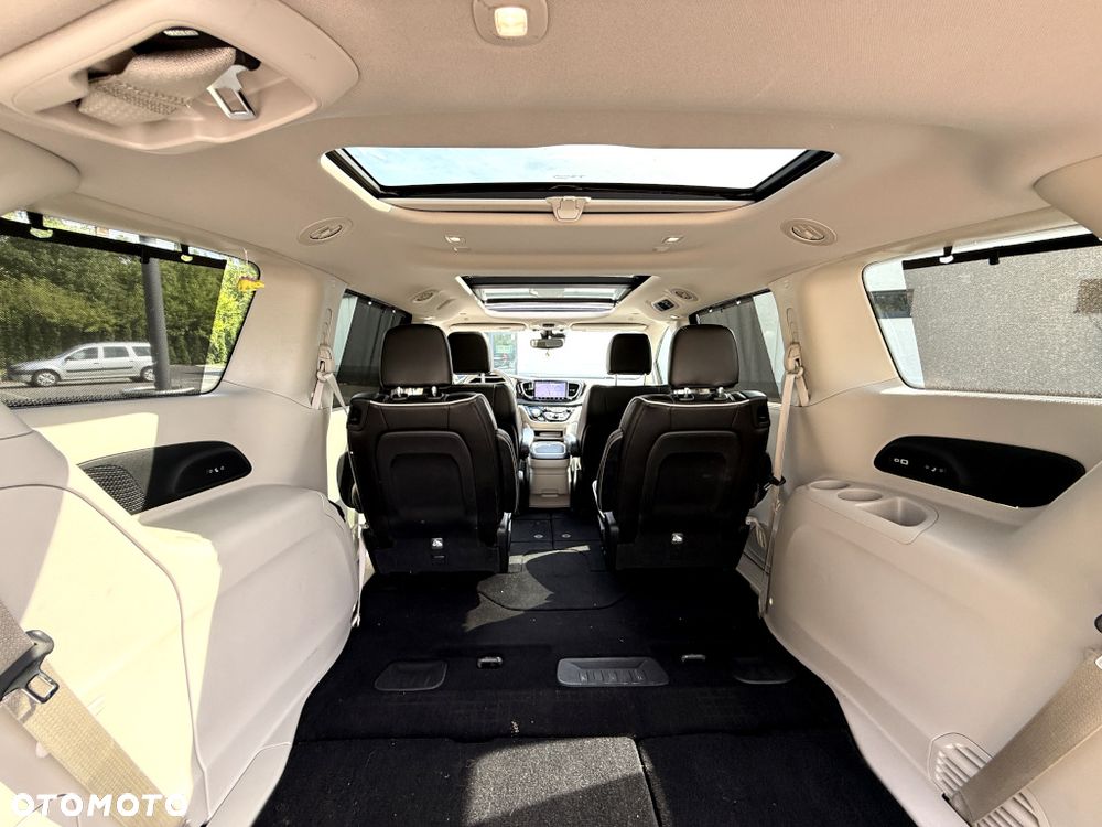 Chrysler Pacifica - 15