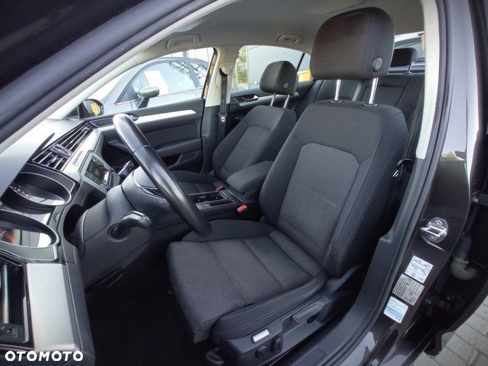Volkswagen Passat - 11