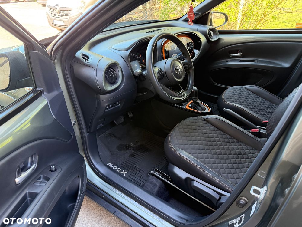 Toyota Aygo X 1.0 VVT-i JBL CVT - 37