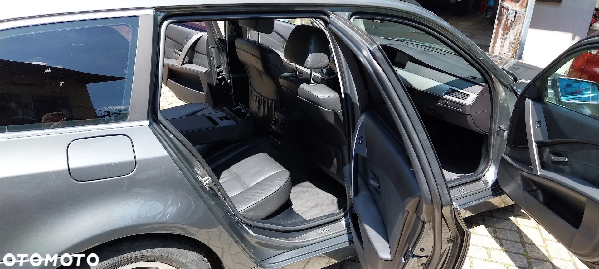 BMW Seria 5 523i - 32