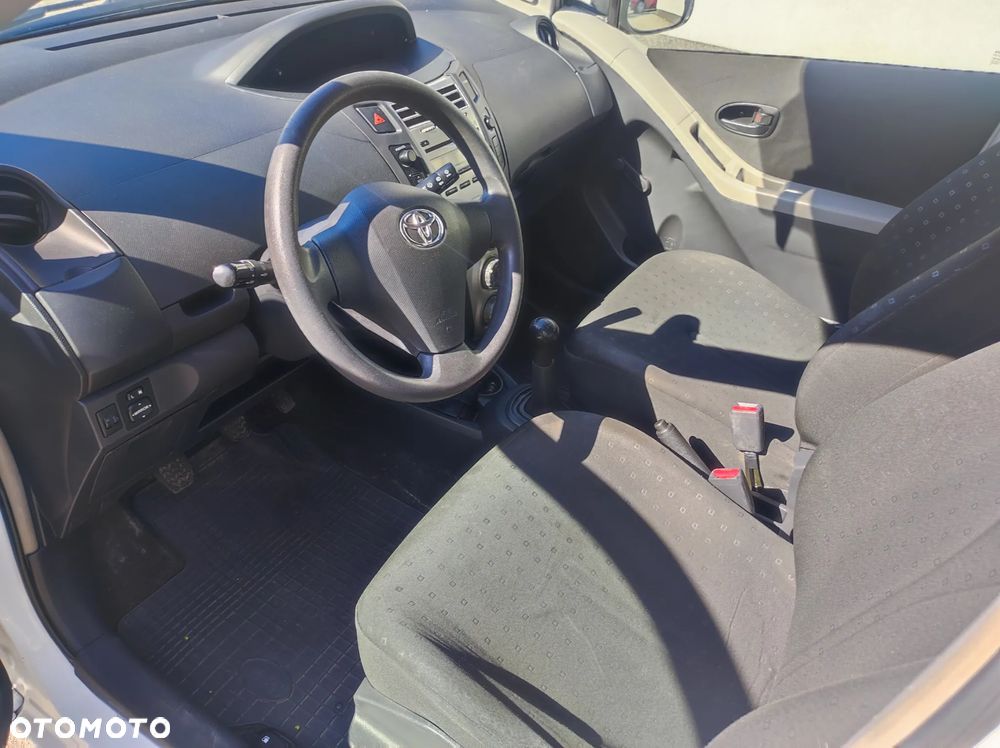 Toyota Yaris 1.0 Luna Start - 11