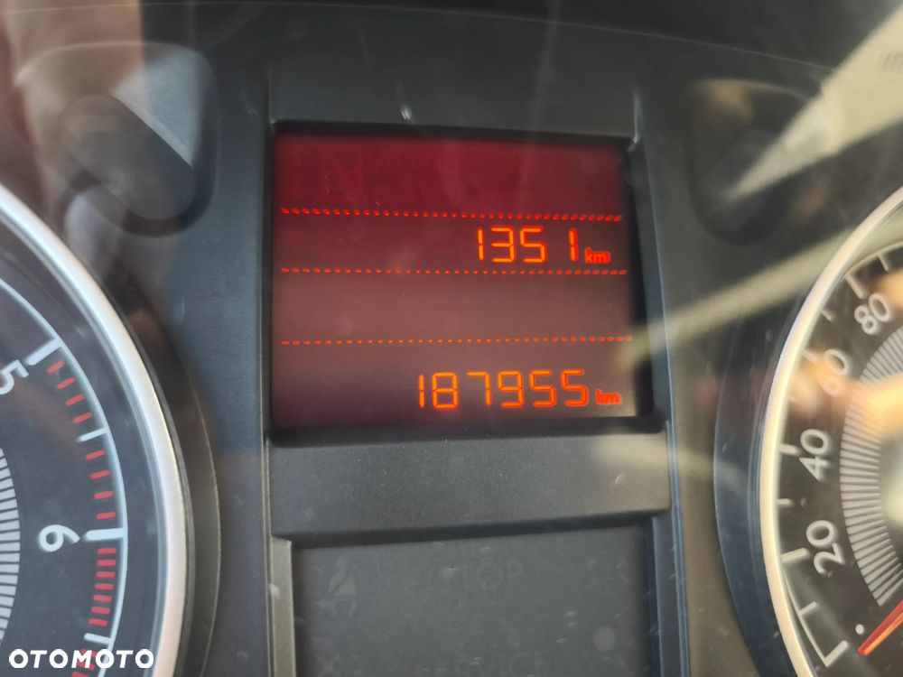 Peugeot 301 1.6 VTi Allure - 2