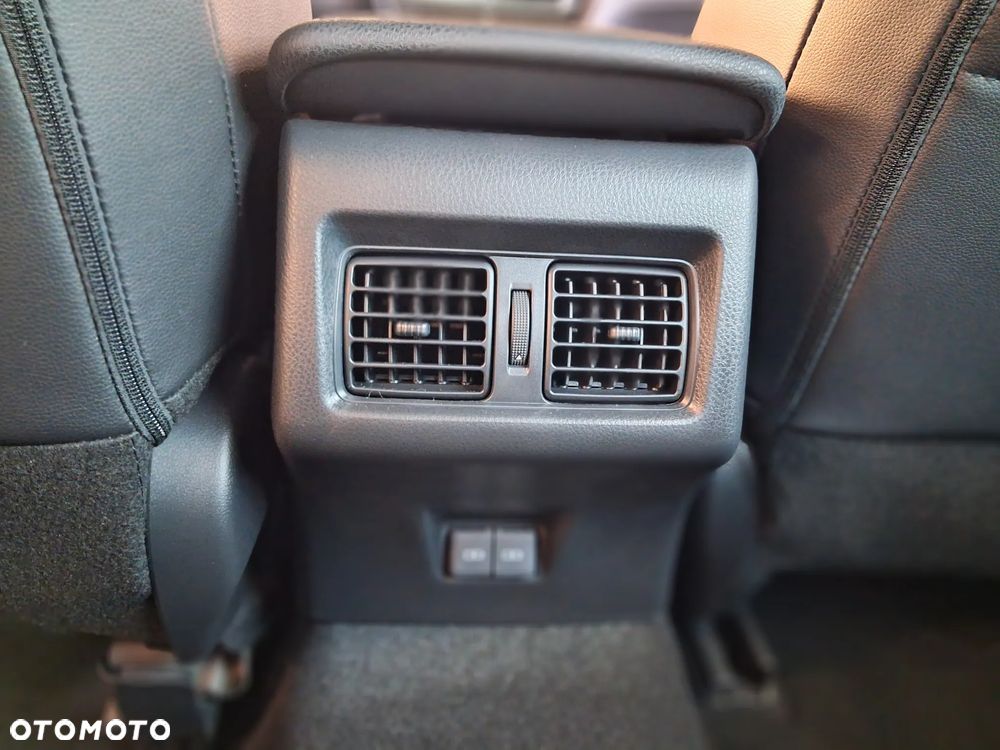 Toyota Camry - 24