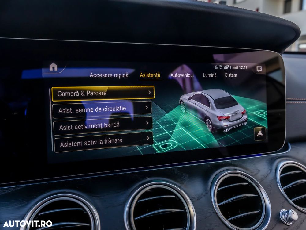 Mercedes-Benz E 300 de 4Matic 9G-TRONIC AMG Line - 32