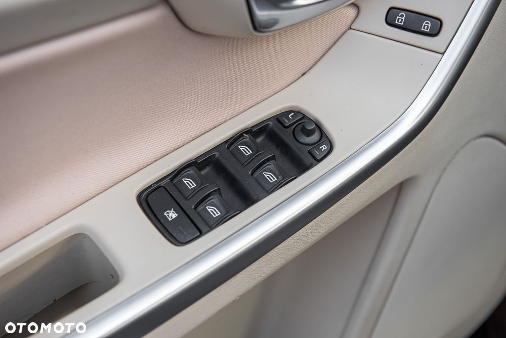 Volvo XC 60 D5 AWD Kinetic - 21