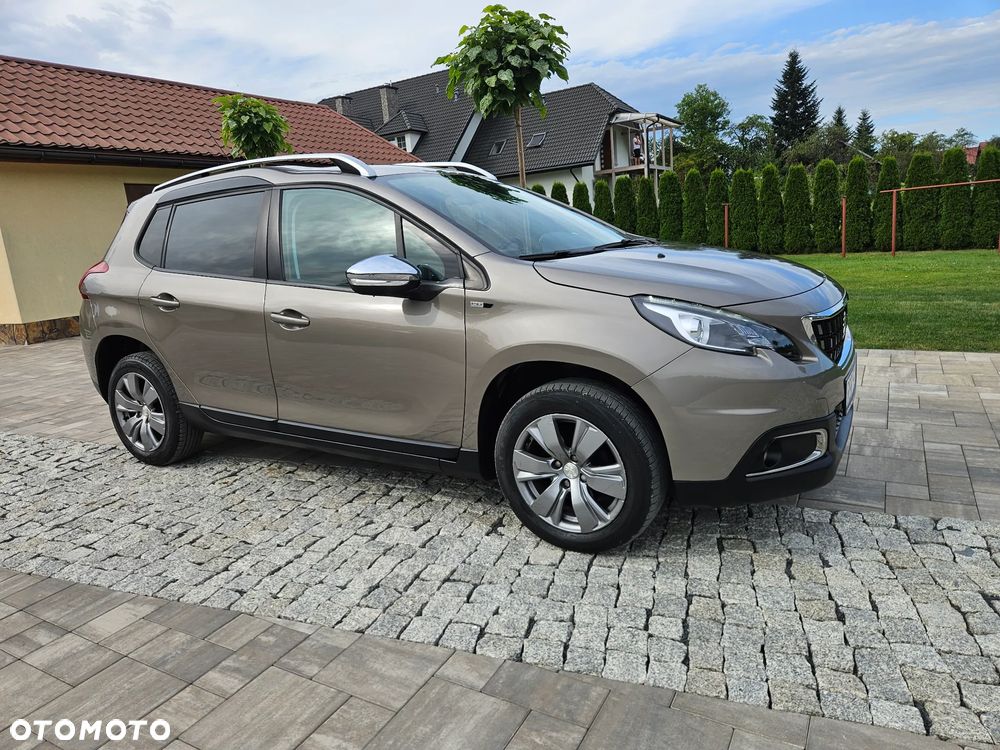 Peugeot 2008 1.2 Pure Tech Signature - 27