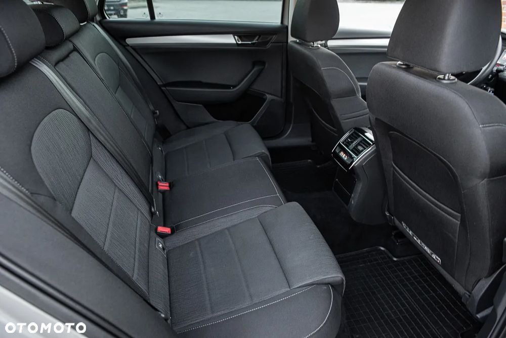 Skoda Superb Combi 2.0 TDI DSG Premium Edition - 28