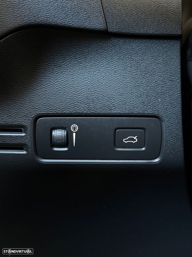 Volvo XC 40 P8 AWD Recharge RDesign - 36